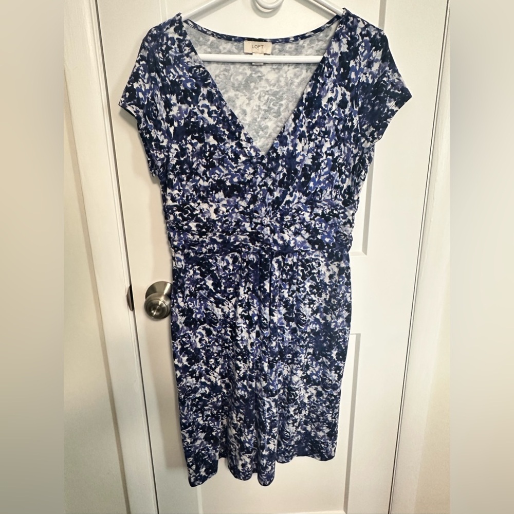LOFT Stretchy Blue & White Dress Size Lg. Short Sleeve
